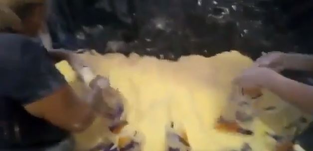 Misión Contagio Seguro: El método insalubre con el cual preparan la harina de las cajas Clap (VIDEO)