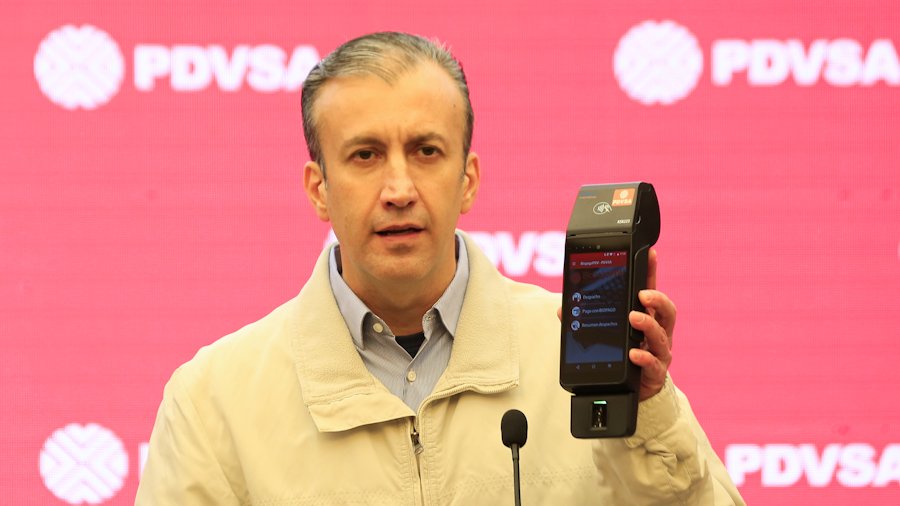 “Ningún militar puede limitar la cantidad de gasolina que desee el usuario”, según El Aissami