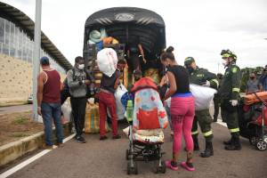 Familias venezolanas son trasladadas hacia el Puente Internacional Simón Bolívar tras pasar por atención sanitaria #15Jun (FOTOS)