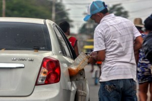 Escasez de combustible se agudiza en Venezuela a días de finalizar el 2020