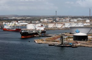 Reuters: Pdvsa suministrará combustible a refinería de Curazao para saldar deudas