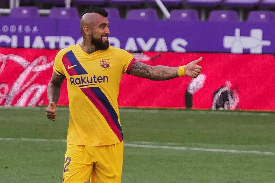 Un gol de Vidal y las salvadas de Ter Stegen mantienen con vida al Barcelona