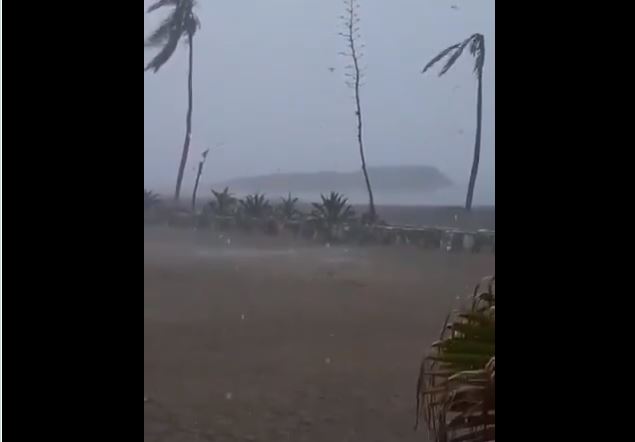 Depresión tropical Gonzalo azotó con fuertes lluvias a Ocumare de la Costa este #25Jul (Videos)