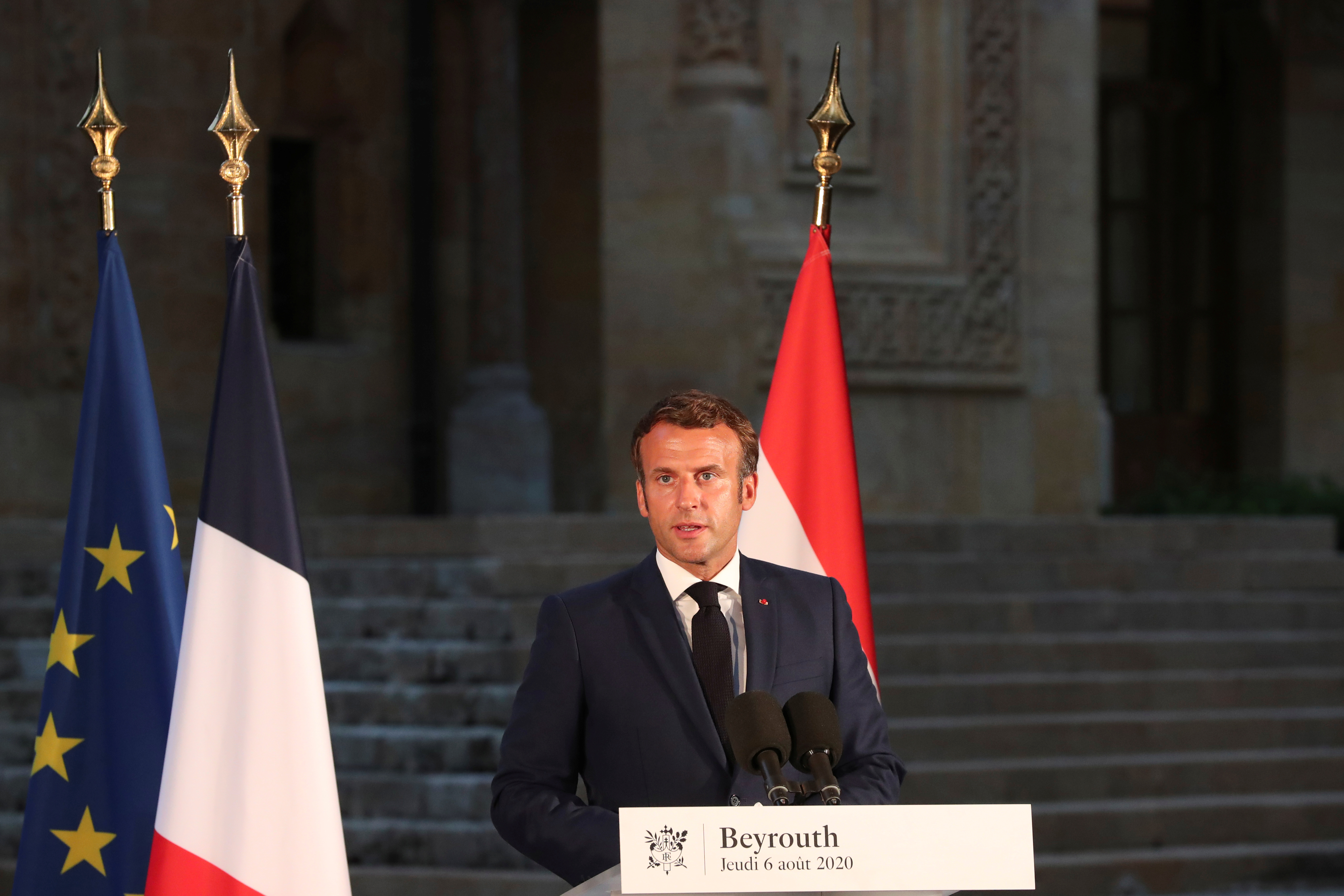 Desde el epicentro de la catástrofe en Beirut, Macron instó a una investigación internacional