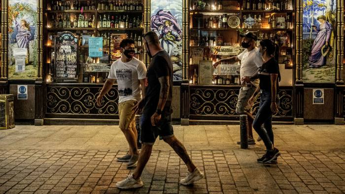 Madrid permitirá a las discotecas y bares abrir con licencia de “restaurante”