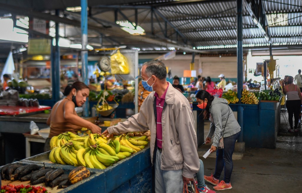 Vivir en Venezuela, todo un reto: canasta básica de abril superó los mil dólares