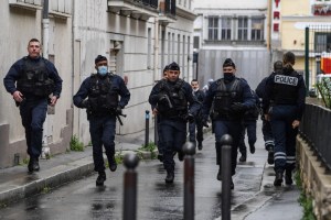 Detienen a sospechoso tras agresión con arma blanca cerca de antigua sede de revista Charlie Hebdo en París