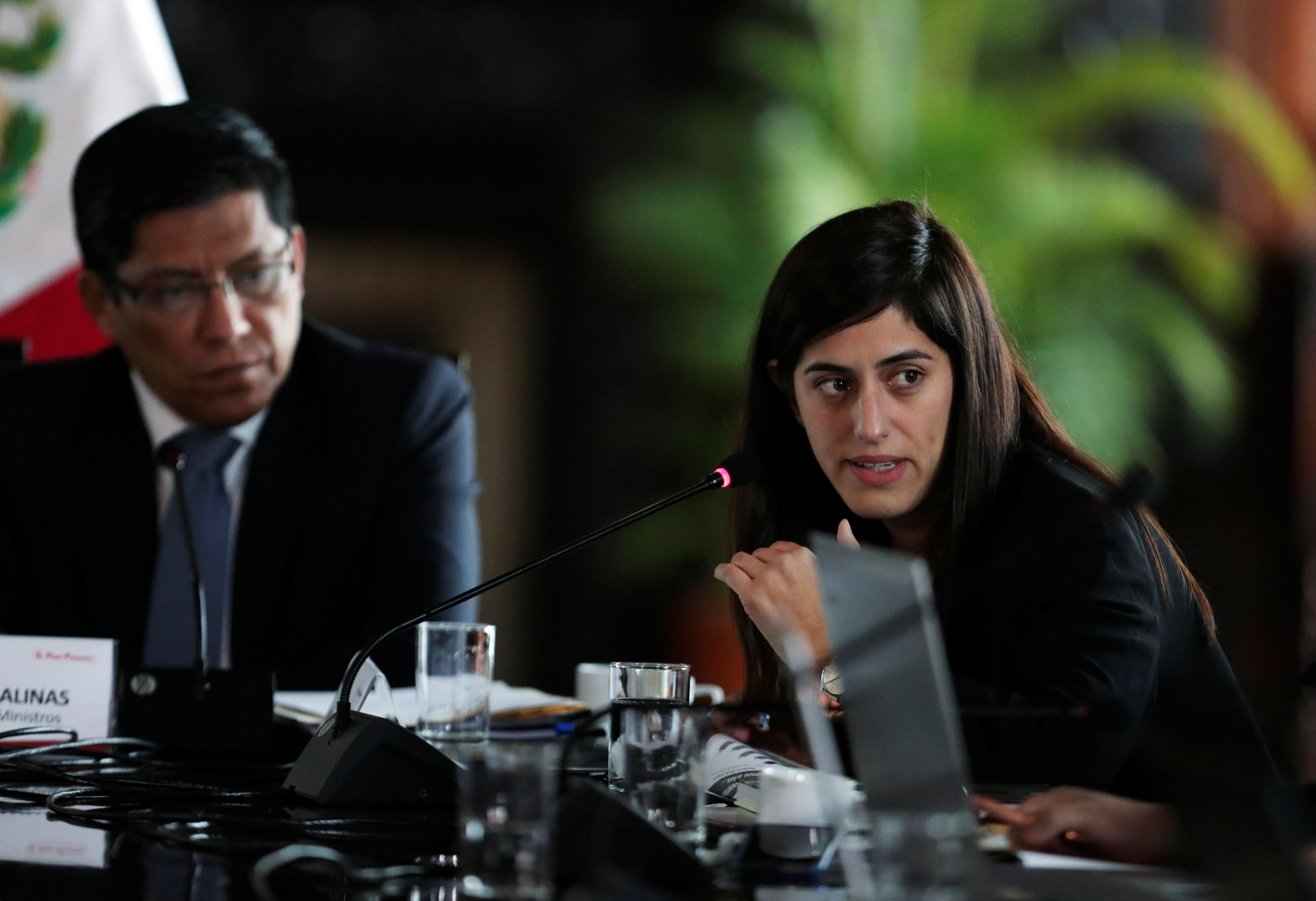 Oposición de Perú busca censurar a ministra de Economía en medio de pandemia