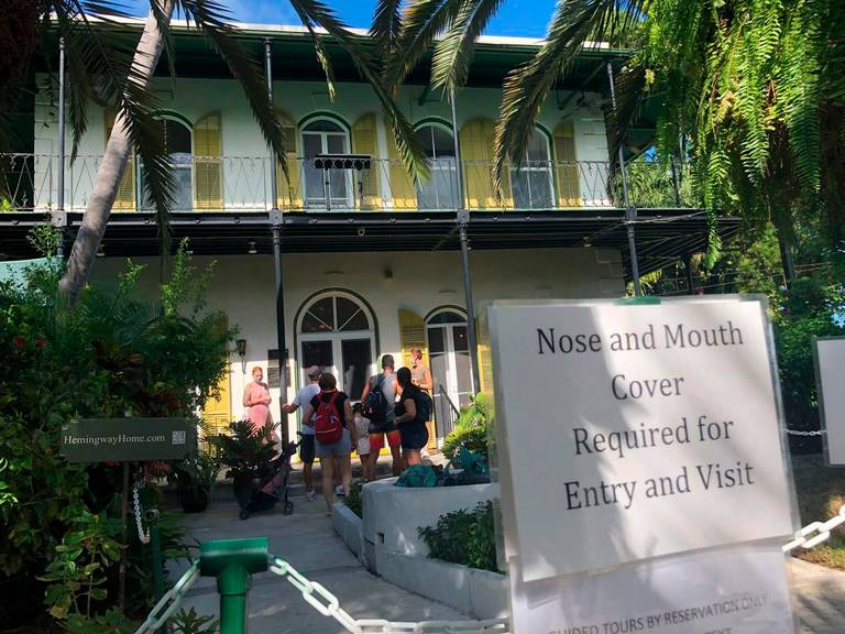 La casa del escritor estadounidense Hemingway en Florida, sobrevive a la pandemia gracias a sus gatos mutantes