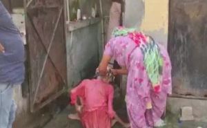 Rescatan en India a una mujer obligada por su esposo a vivir en un baño (Fotos)