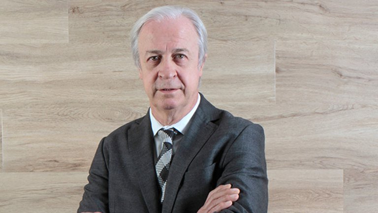 Quién es Carlos Tusquets, el nuevo presidente interino del Barça que reemplaza a Bartomeu