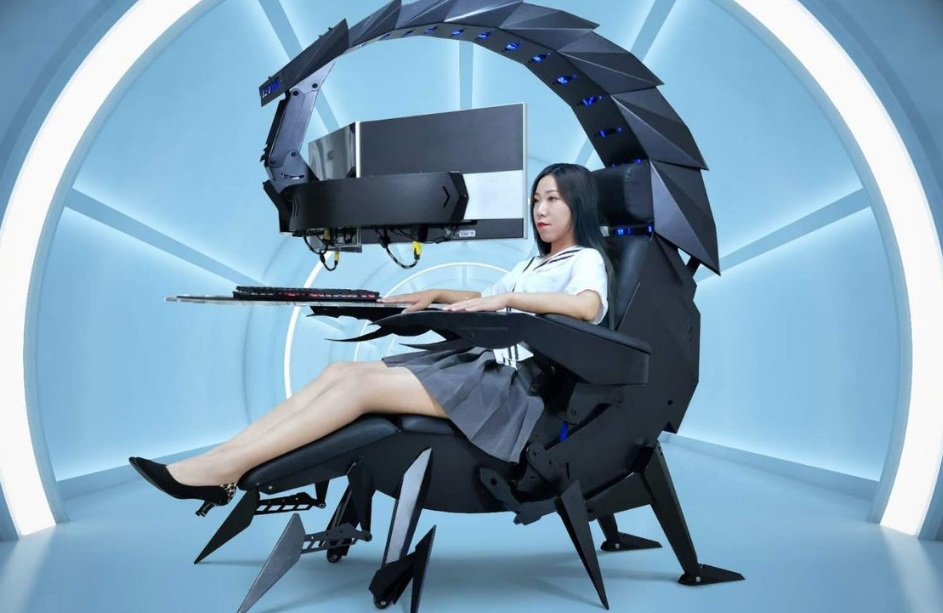 EN VIDEO: La silla en forma de escorpión que te permite trabajar, jugar, dormir… y hasta te masajea