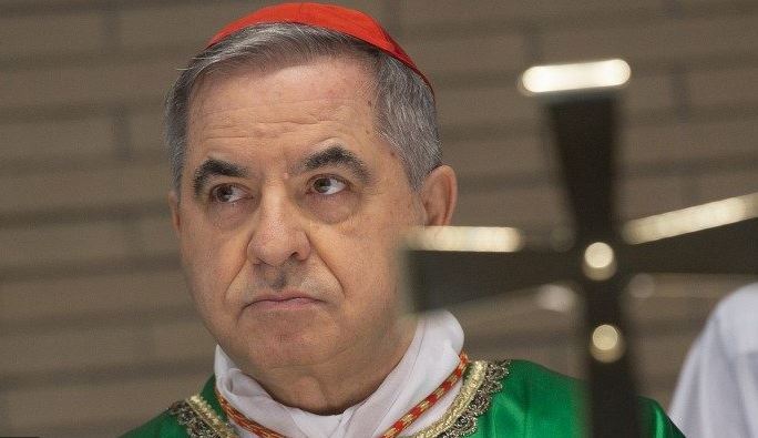El cardenal Becciu rompe el silencio: El tribunal verá la falsedad de las acusaciones contra mí