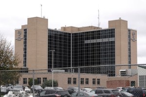 Hospitales de Wisconsin están al borde del colapso tras aumento de casos por Covid-19