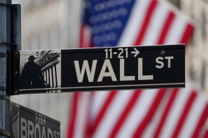 Wall Street se frenó tras una ola de récords