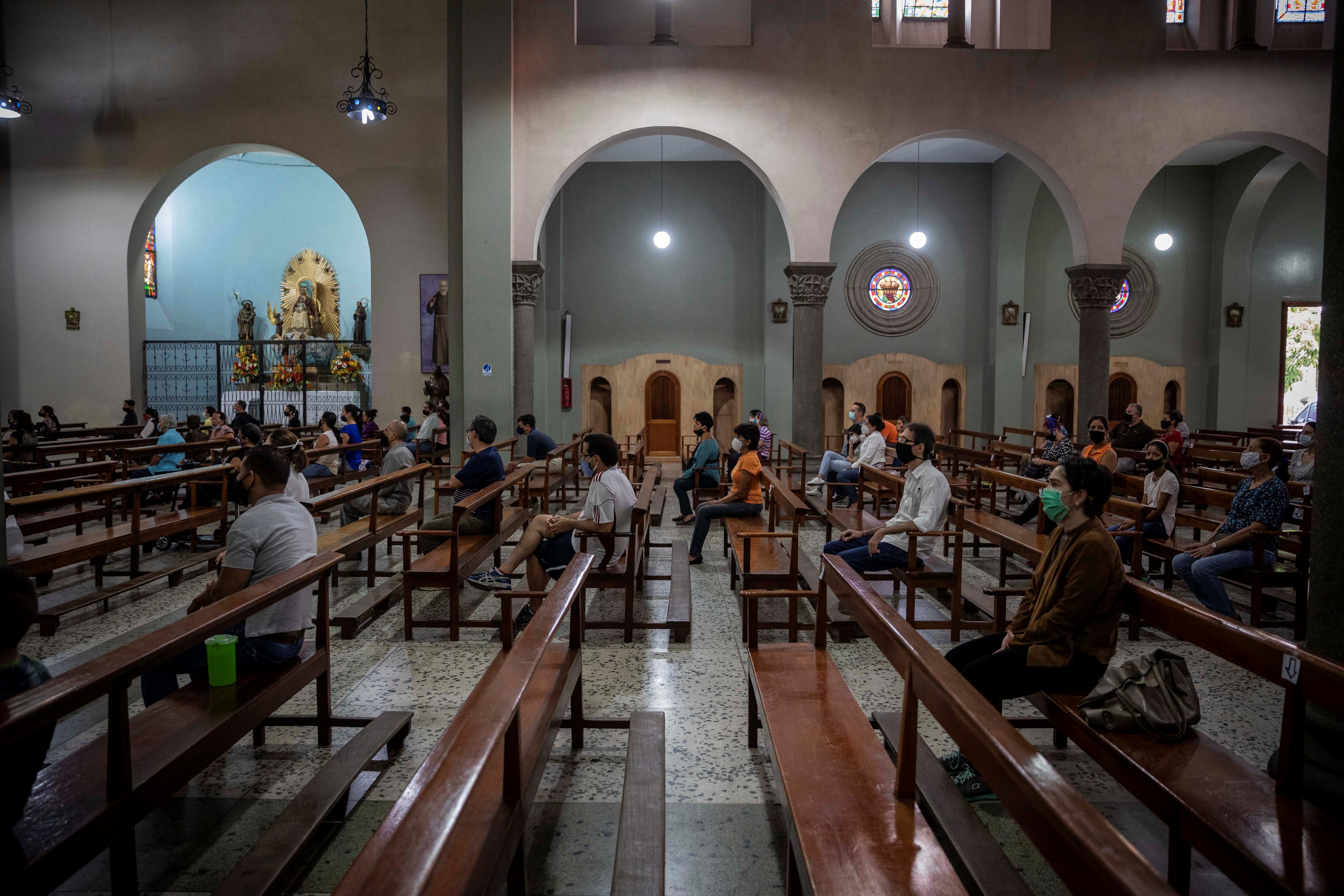 FOTOS de las únicas dos iglesias católicas que abrieron en Caracas pese a la cuarentena
