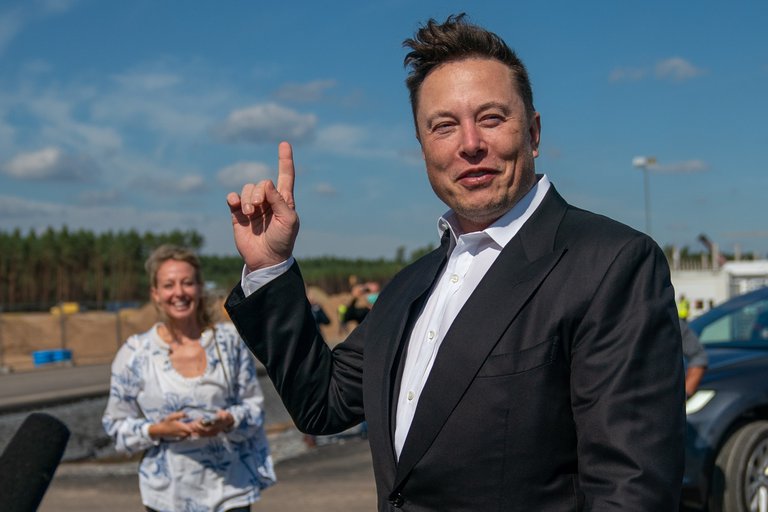 Elon Musk se convierte en el hombre más rico del mundo
