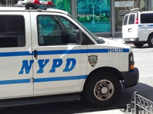 Mujer fue baleada varias veces en una calle de Nueva York