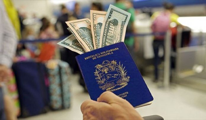 Funcionaria del Saime cobraba un “dineral” por entregar pasaportes en La Guaira: Pedía más de mil dólares… ¡Por una prórroga!