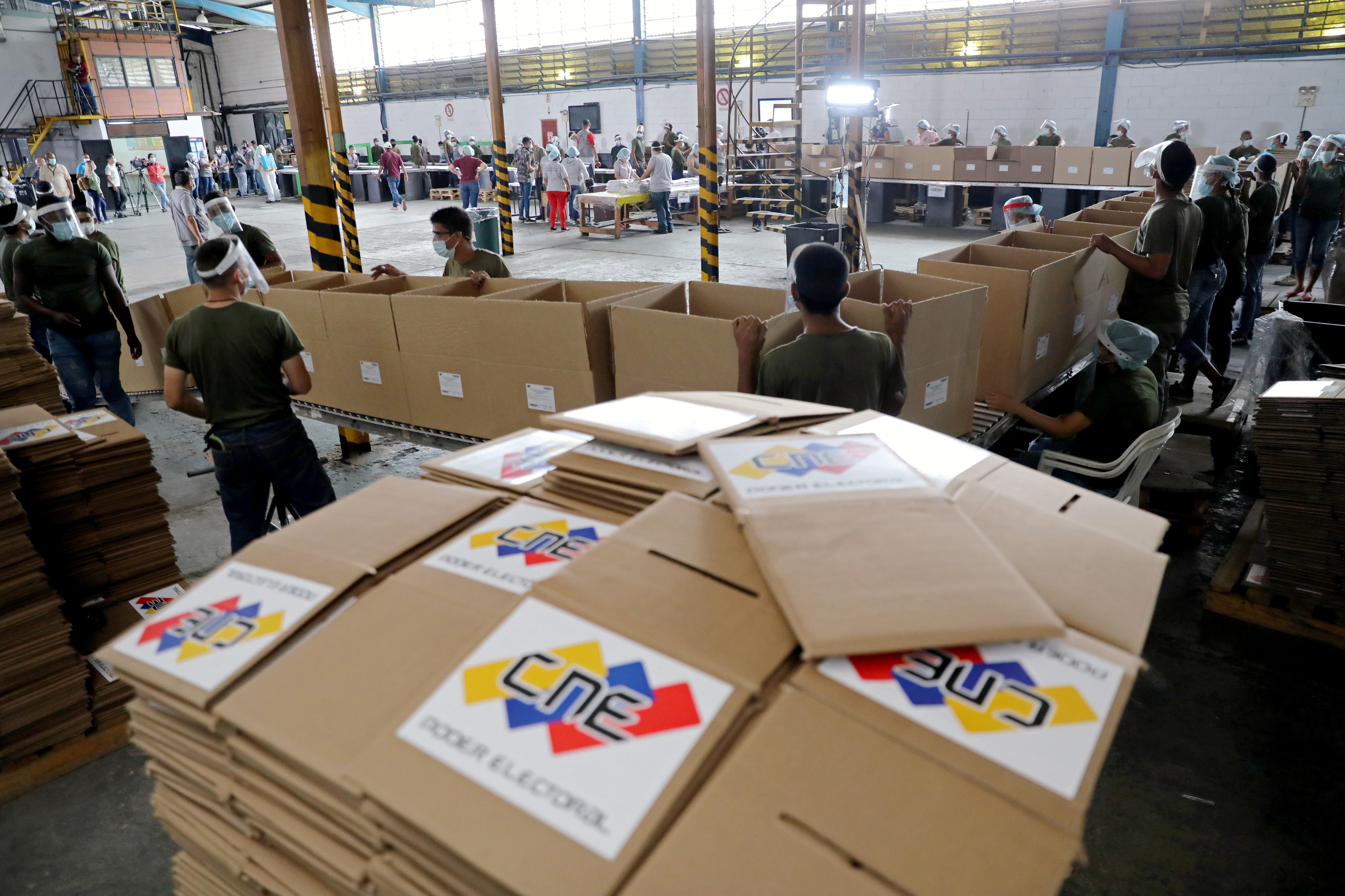 Chavismo anunció el despliegue de material electoral “a los sitios inhóspitos” del país