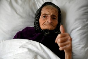 Una señora croata con casi 100 años supera el Covid-19 (FOTOS)