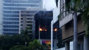 Bomberos controlaron incendio registrado en la sede del Saren en Altamira #10Dic