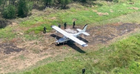 Autoridades de Honduras incautaron una avioneta procedente de Venezuela cargada con cocaína