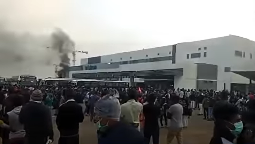 Una fábrica de iPhone en India fue saqueada por los trabajadores (VIDEOS)