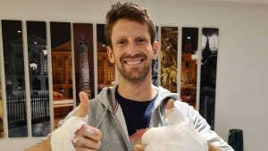 Romain Grosjean se quitó los vendajes y mostró el estado de sus manos tras el terrible accidente que sufrió en la Fórmula 1