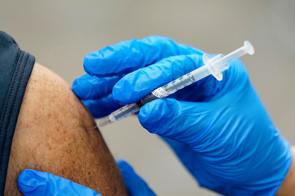 Casi 12 mil dosis de vacuna contra el Covid-19 se dañaron durante el traslado a Michigan