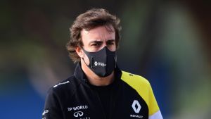 Fernando Alonso operado con éxito de la mandíbula tras su accidente de bicicleta