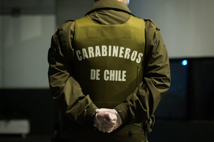 Chile: Carabinero acusado de disparar a malabarista callejero seguirá detenido
