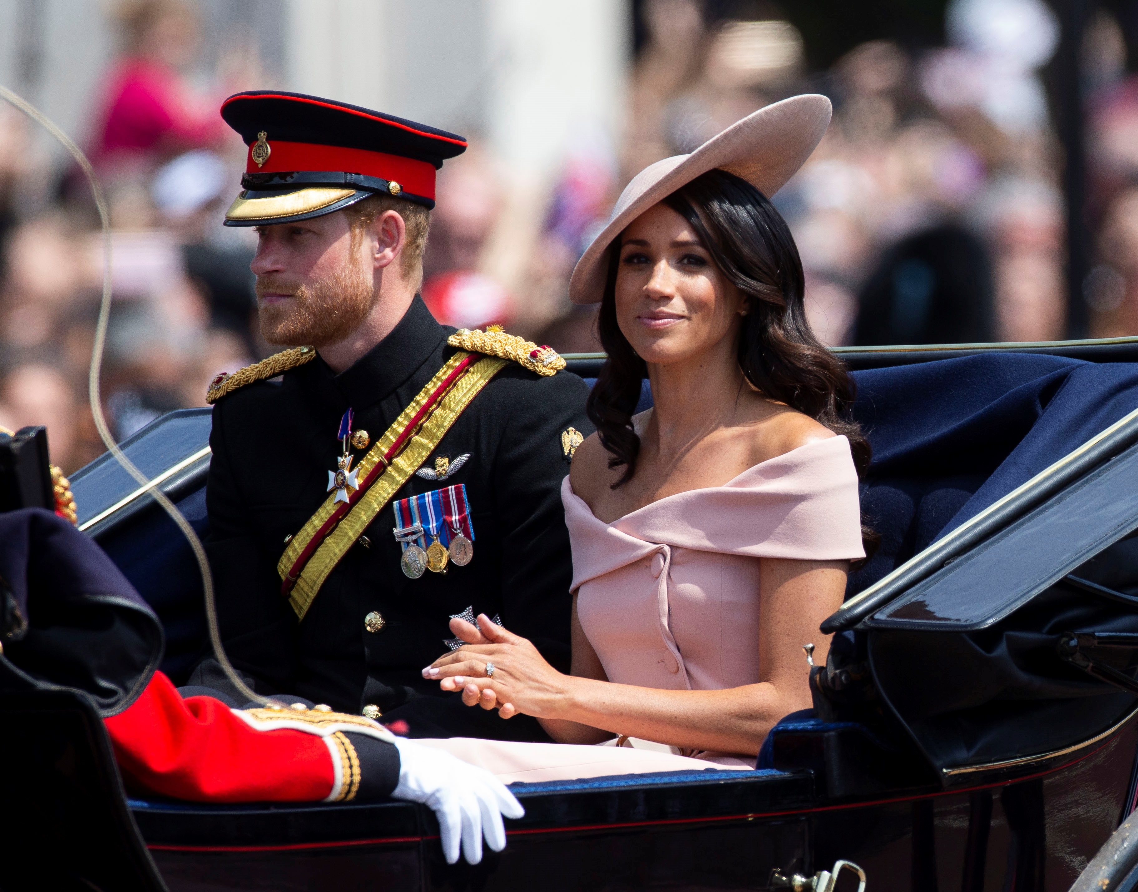 Acusaciones de racismo de Meghan y Harry contra la realeza consternaron a la sociedad británica