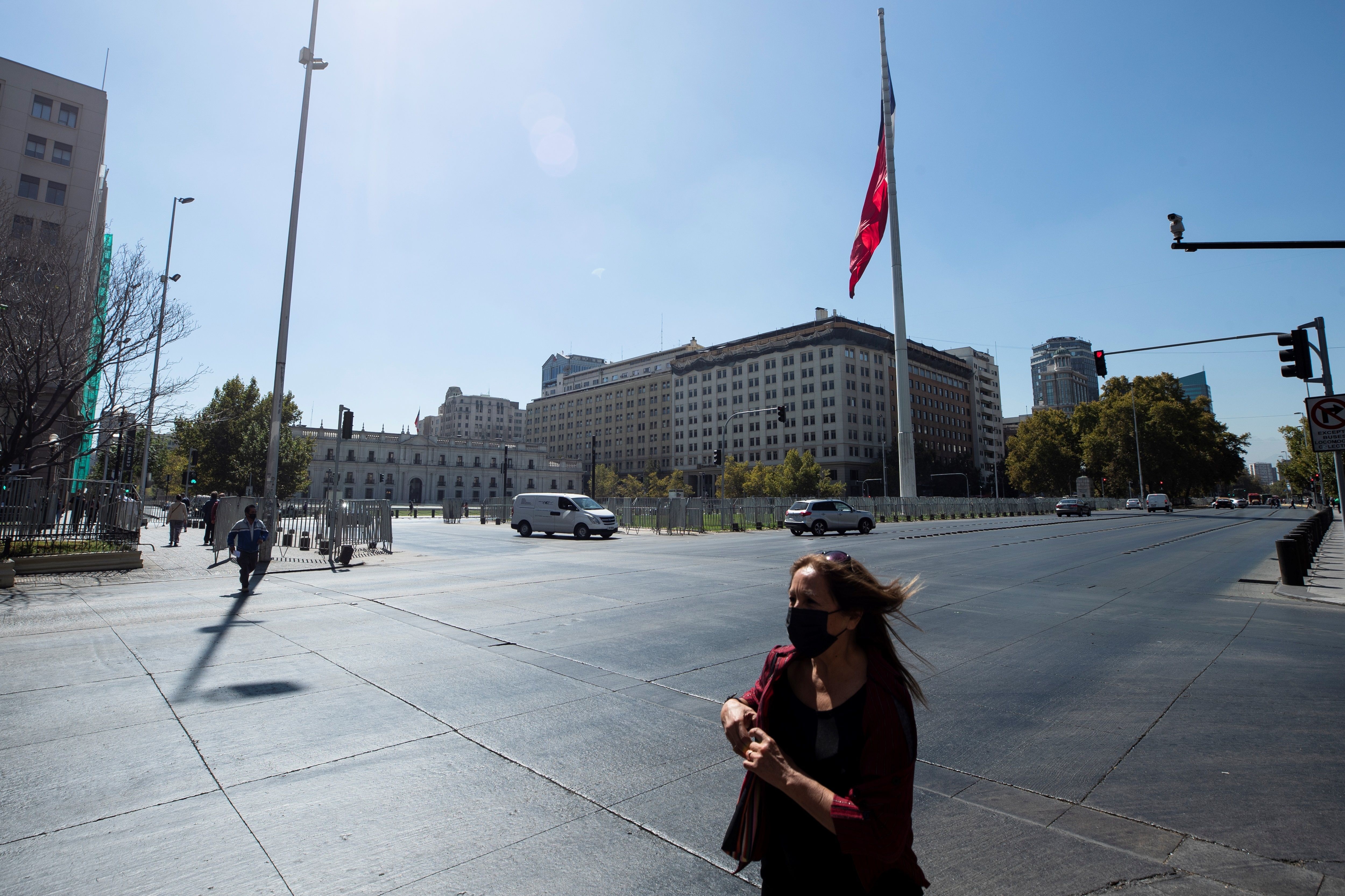 Actuales cuarentenas son menos efectivas que en 2020, dice estudio en Chile