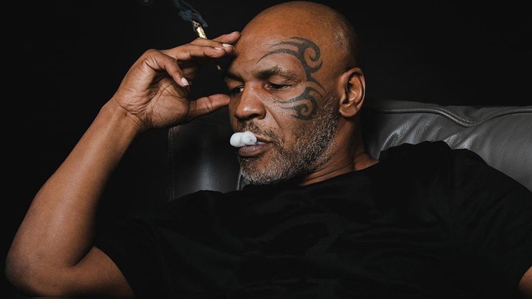 Los curiosos caramelos que inventó Mike Tyson: con forma de oreja y sabor a cannabis