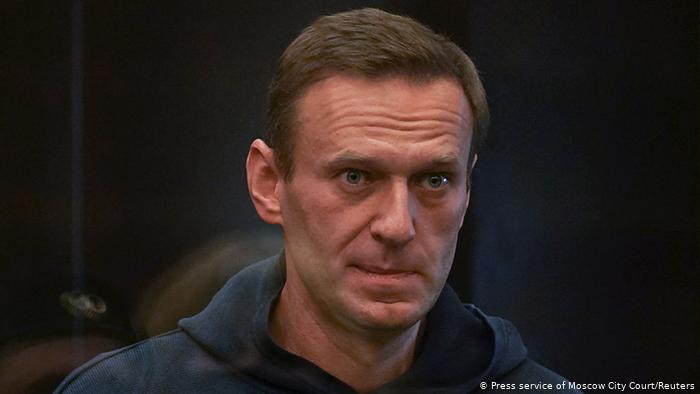 Opositor ruso encarcelado Navalny anuncia fin a huelga de hambre