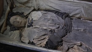 Un obispo del siglo XVII fue enterrado con un feto y finalmente los científicos saben por qué