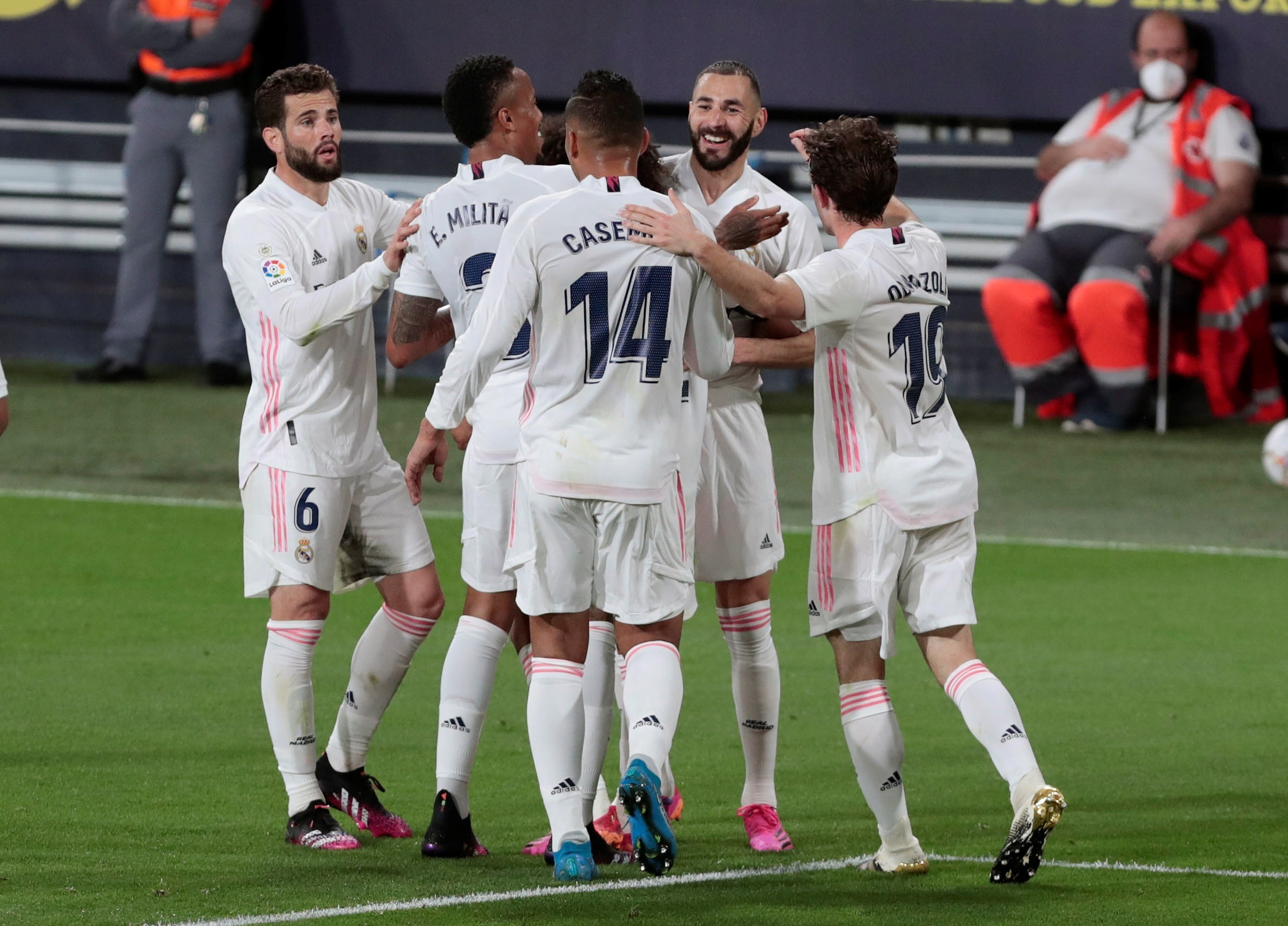 Real Madrid se colocó como líder provisionar tras vencer al Cádiz