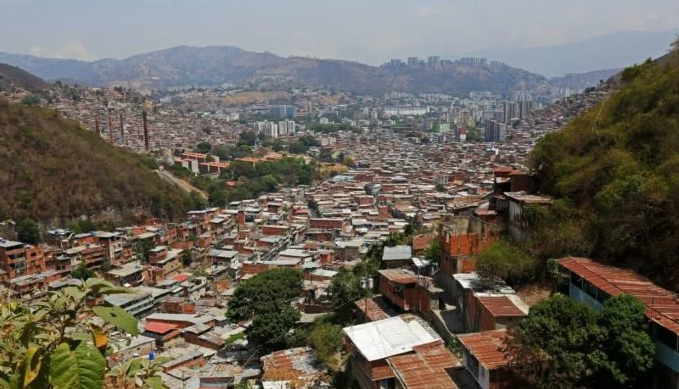 Caracas amanece con enfrentamientos: Vecinos de La Vega reportan tiroteo este #16Abr