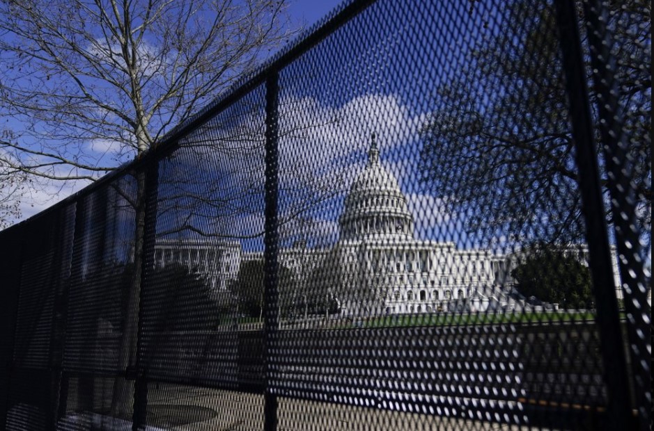 Una infracción mortal podría retrasar las decisiones sobre la cerca del Capitolio de EEUU
