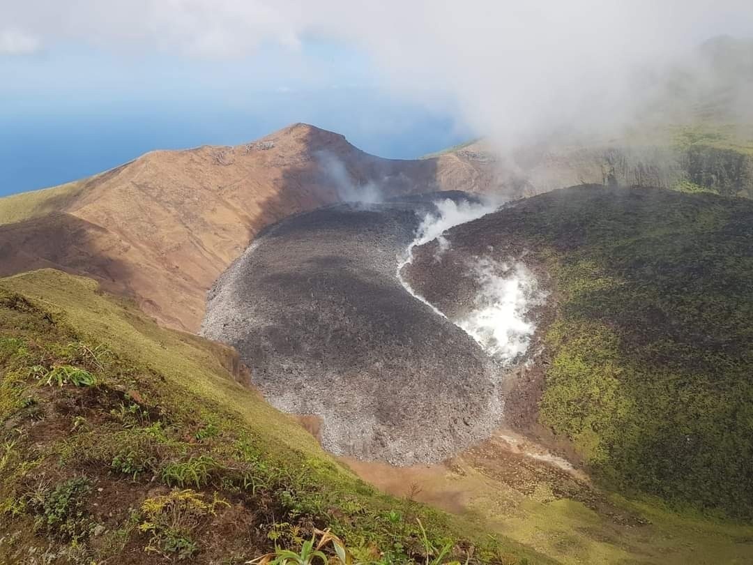 Advierten del grave peligro por volcán de San Vicente y las Granadinas