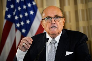 Giuliani demandó a Biden debido a que empañó su “carácter intachable” al llamarlo “peón ruso”