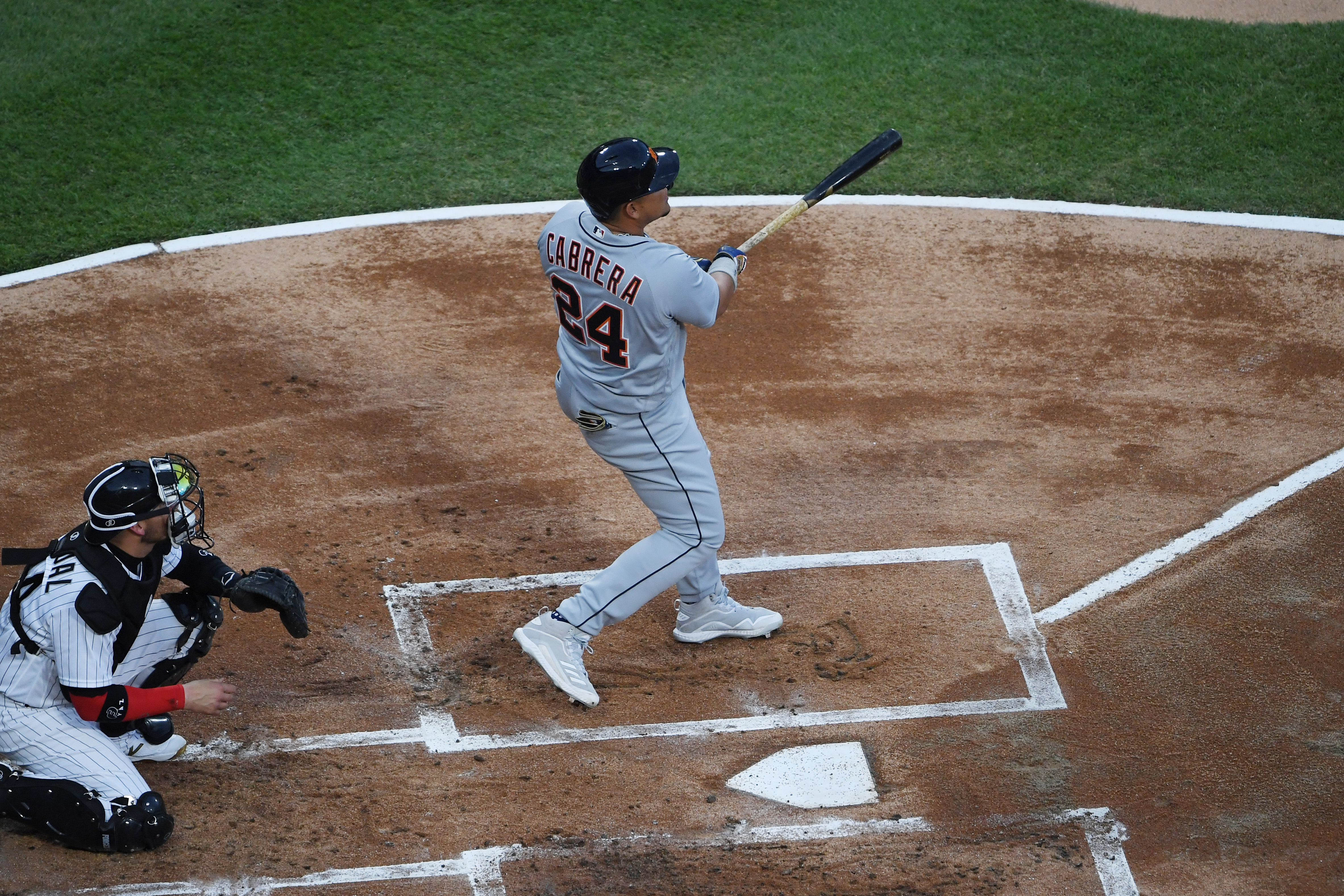 ¡El “Bambino” de Maracay! Miguel Cabrera superó en imparables a la leyenda Babe Ruth (Videos)