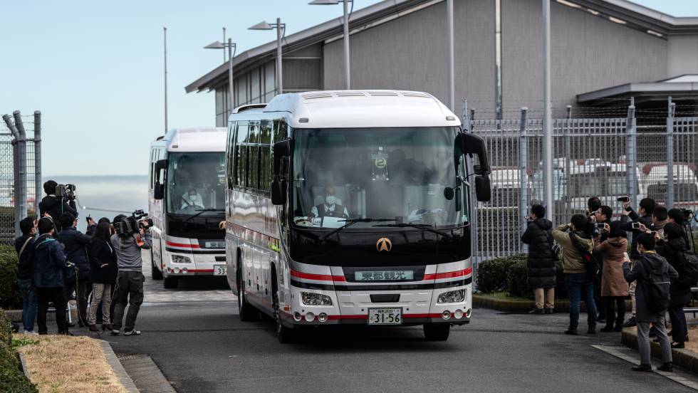 Marruecos fleta autobuses para que emigrantes regresen a sus casas