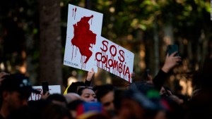 Reportaron ataques armados de civiles contra manifestantes en Colombia