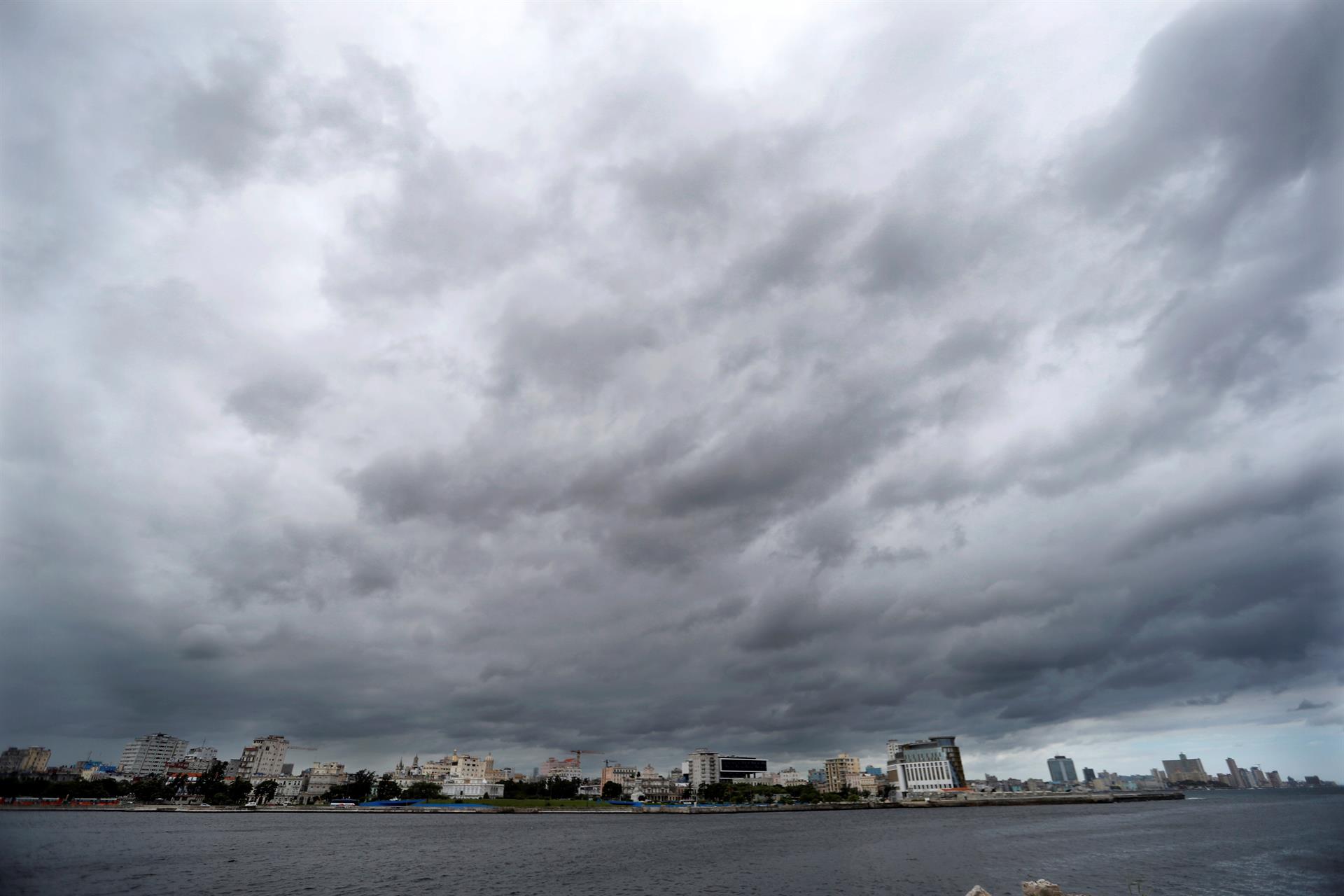 Ana, primera tormenta del año en el Atlántico, puede desatarse este #21May