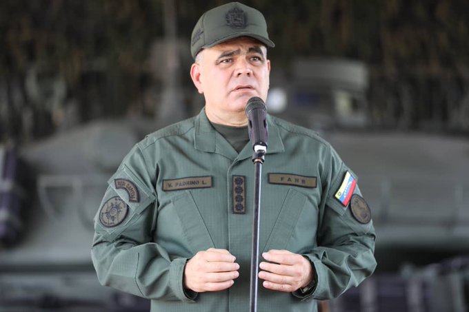 Según Padrino López, “los colombianos huyen de su país por el terror y la violencia”