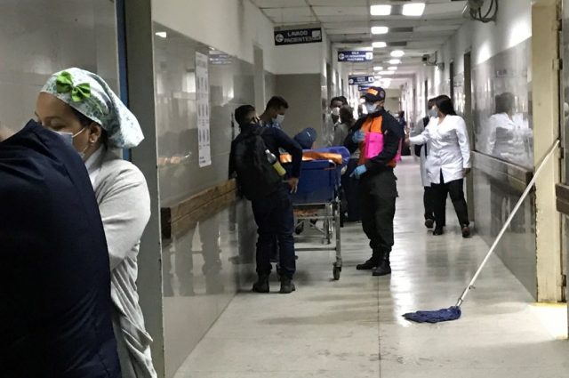 Pacientes del Hospital Central de Táchira esperan hasta dos días para ser ingresados por emergencias