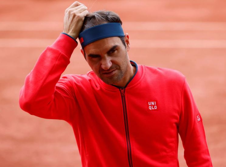Federer anunció que deberá operarse una rodilla y será baja “varios meses”