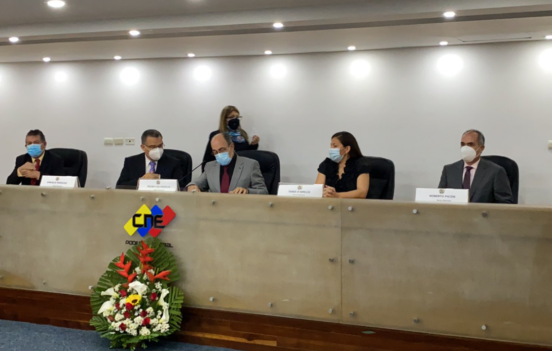 CNE írrito prometió auditorías y observadores para echarse un barniz de “legitimidad”